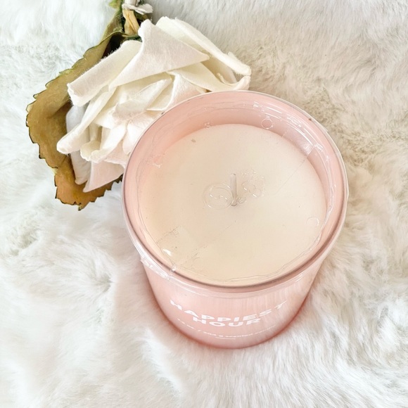 New with tags “HAPPIEST HOUR” Golden Apricot Candle! Great for a friend or fun - Picture 2 of 4